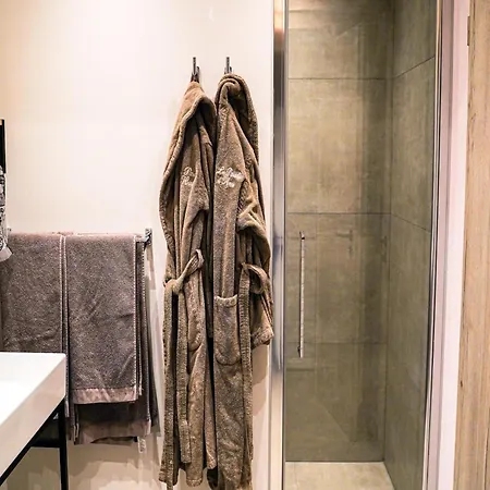 Peaceful Near Hannut בית נופש Hannut