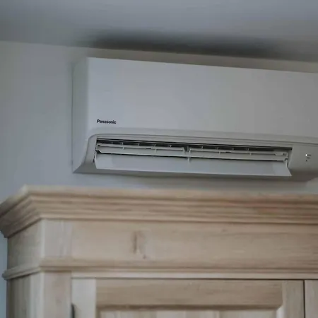 Peaceful Near Hannut בית נופש *